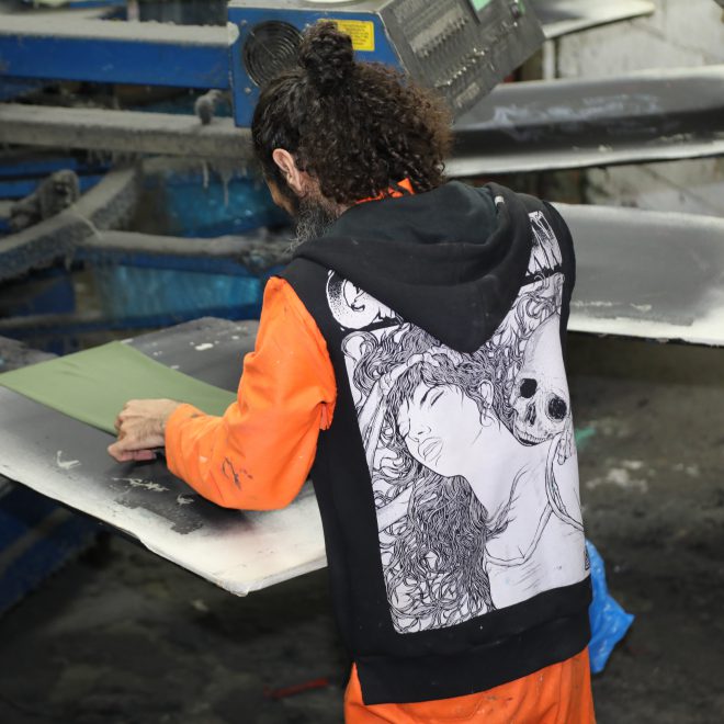 Herstellung von Plazmalab Produkten – Siebdruck in der Werkstatt, Bild 1