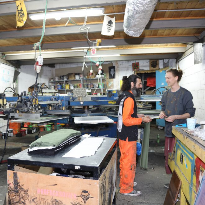 Herstellung von Plazmalab Produkten – Siebdruck in der Werkstatt, Bild 4
