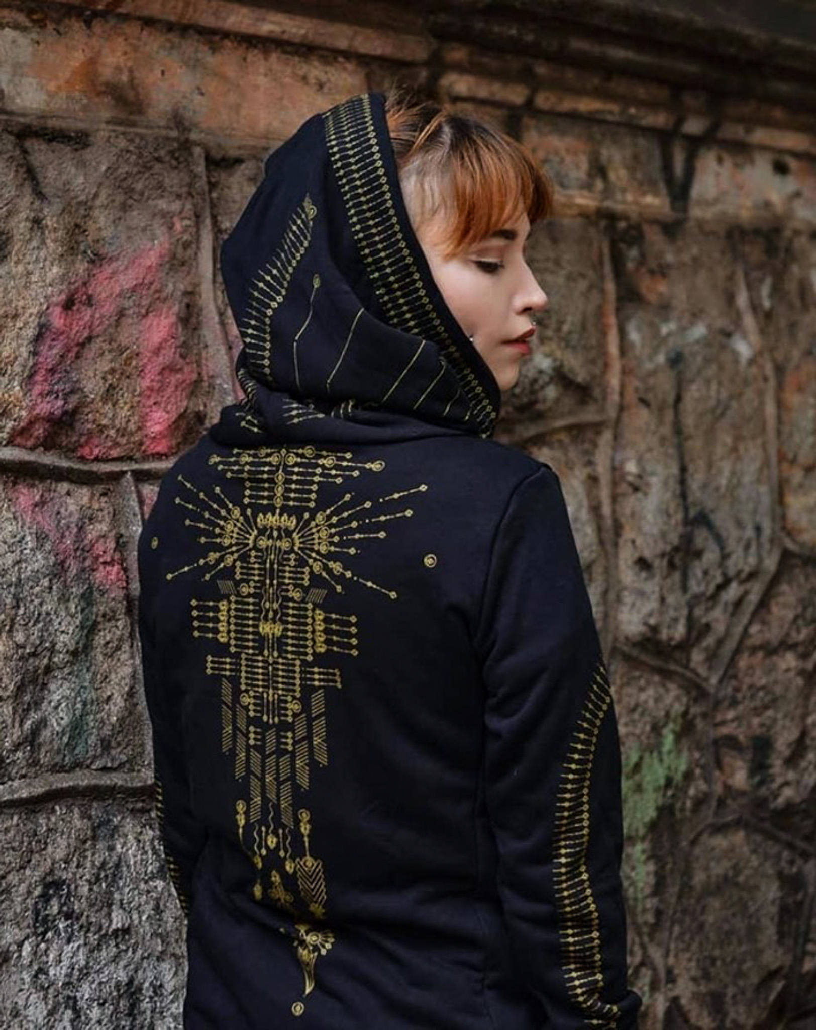 Model trägt Streetart-Mode von Plazmalab bei Unimoden – Ansicht 20